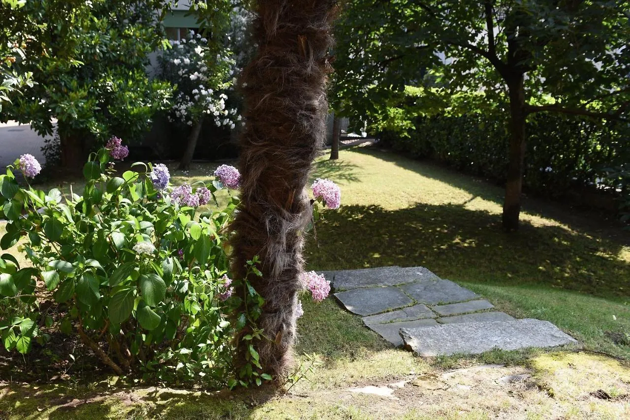Apartament Le Rondinelle Como 0*,