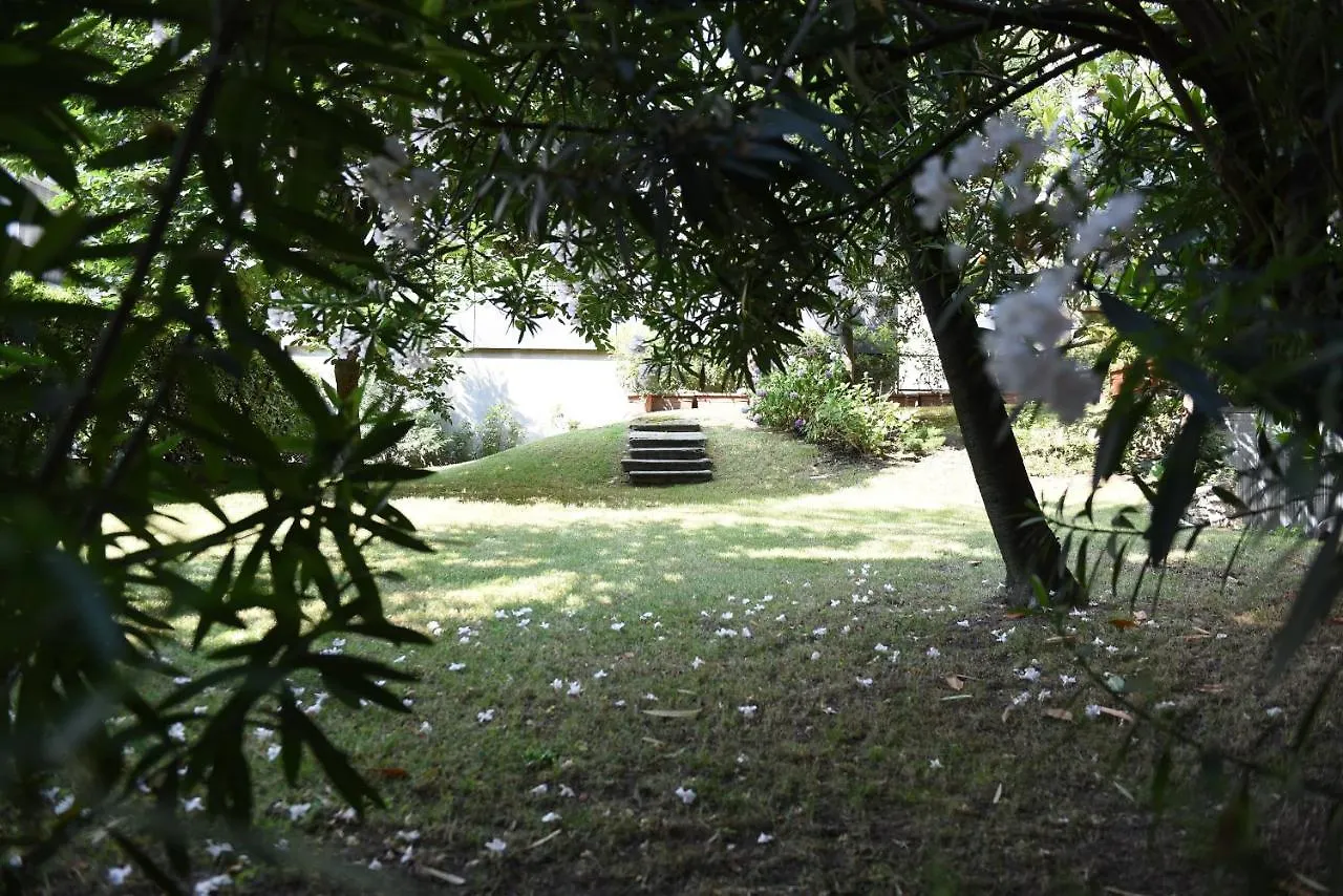 Apartament Le Rondinelle Como