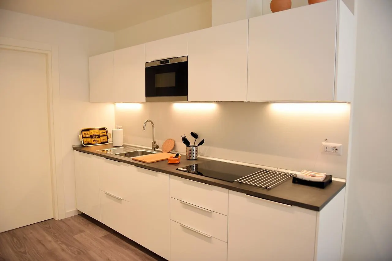 Apartament Le Rondinelle Como